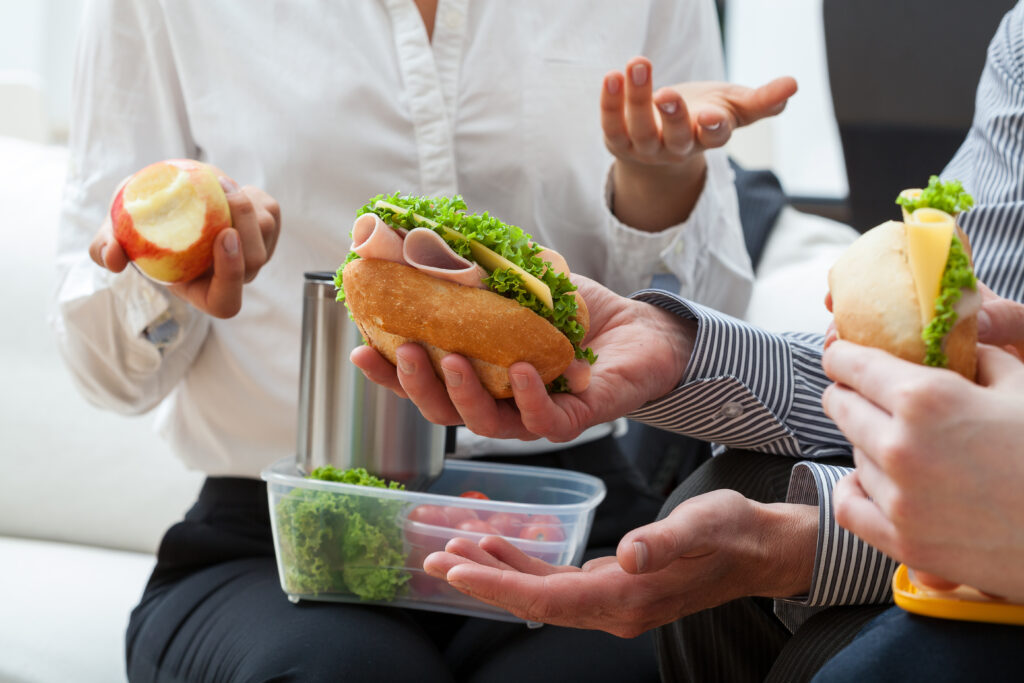 La nuova pausa pranzo: nutrizione consapevole e rigenerazione mentale in 30 minuti